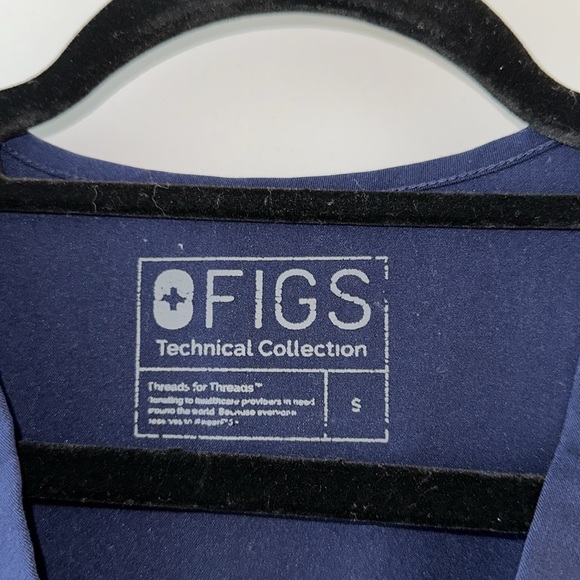 Figs scrub top - Picture 2 of 4